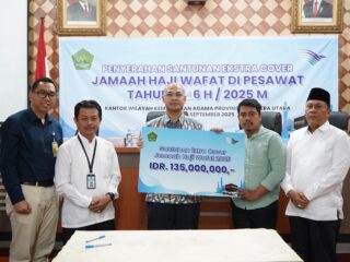 Kemenag RI dan Garuda Indonesia Serahkan Santunan Ekstra Cover ke Ahli Waris Jemaah