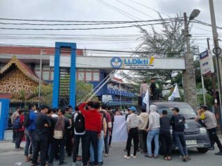 GUNTUR Demo LLDikti Dan Kejatisu Terkait Korupsi Dana Mahasiswa Miskin