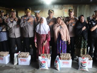 Sentuhan Jumat Berkah, Polres Aceh Tengah Salurkan Bantuan Sembako untuk Warga Lot Kala Kebayakan