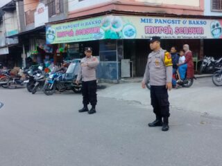 Polres dan Polsek Aceh Tengah Hadir Berikan Pelayanan dan Pengamanan di Simpang serta Pusat Takjil