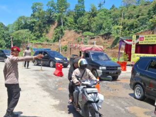 Akses Jalan Umah Besi Diberlakukan Buka Tutup, Pengguna Jalan Diminta Bersabar