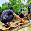 Berjibaku di Lapangan, Satgas Karbak TNI AD dan Warga Kebanyakan Pembangunan Jembatan